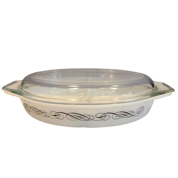 PYREX White & Black Scroll Oval DIVIDED CASSEROLE 1.5 Quart with Lid 945 C EUC - Picture 1 of 12